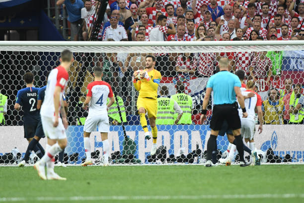 以绝对优势 以绝对优势